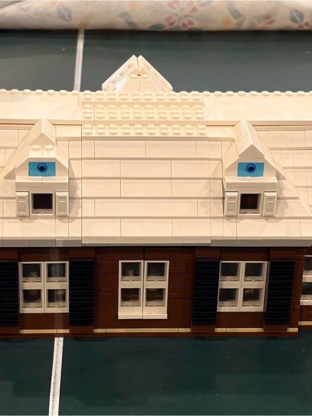 White and Brown Building Roof LEGO-Compatible Display Piece